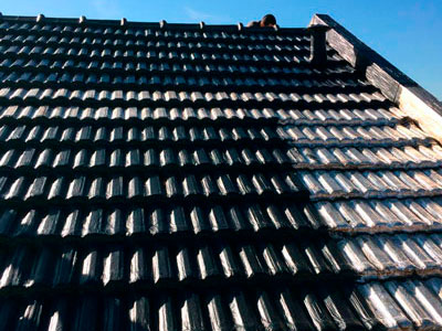 Colocación de membrana en techo de teja - obra Techos 25 de Mayo
